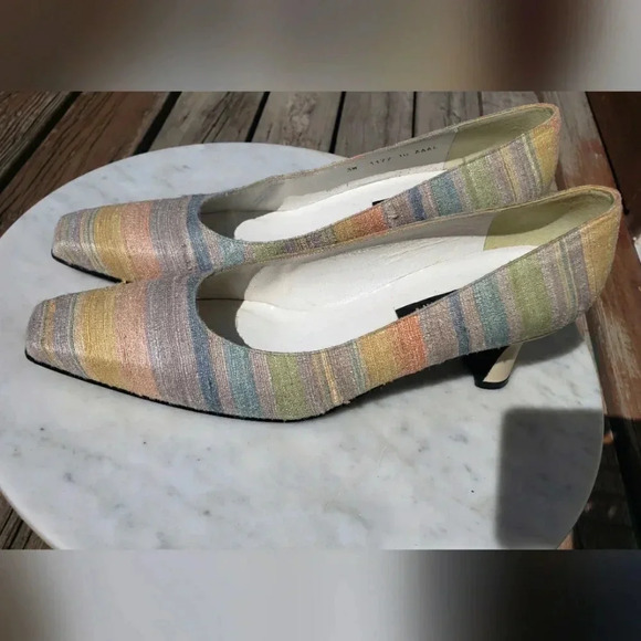Stuart Weitzman | Tweede Silk Wooden Sole Pastel Square Toe Pumps - Picture 2 of 7